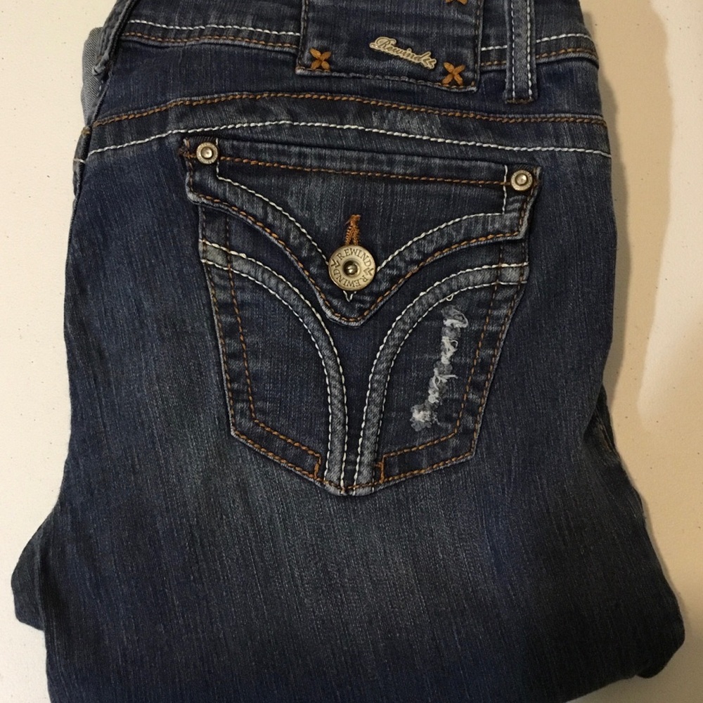 Women  Dark Blue Capri   Jeans with Embroidered Pocket by Rewind